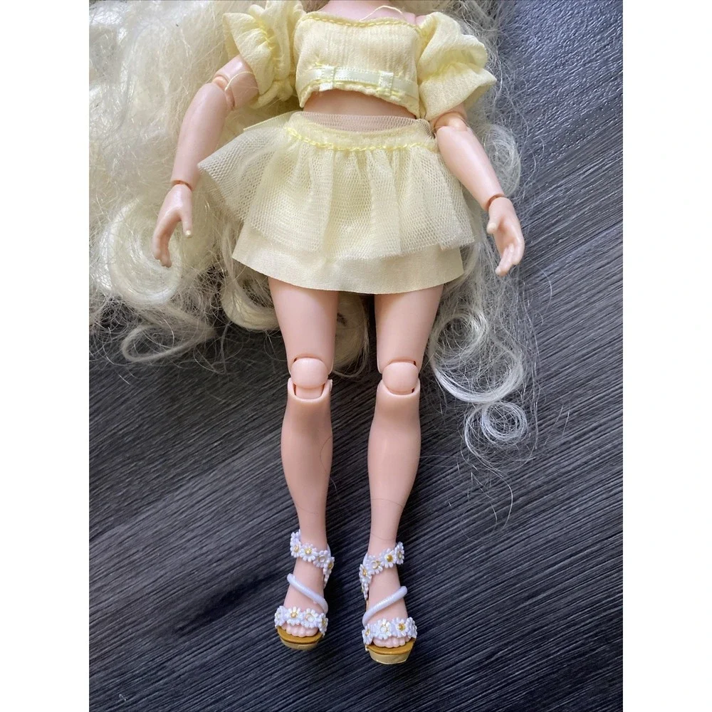 Rainbow High Delilah Fields Buttercup Yellow Fashion Doll